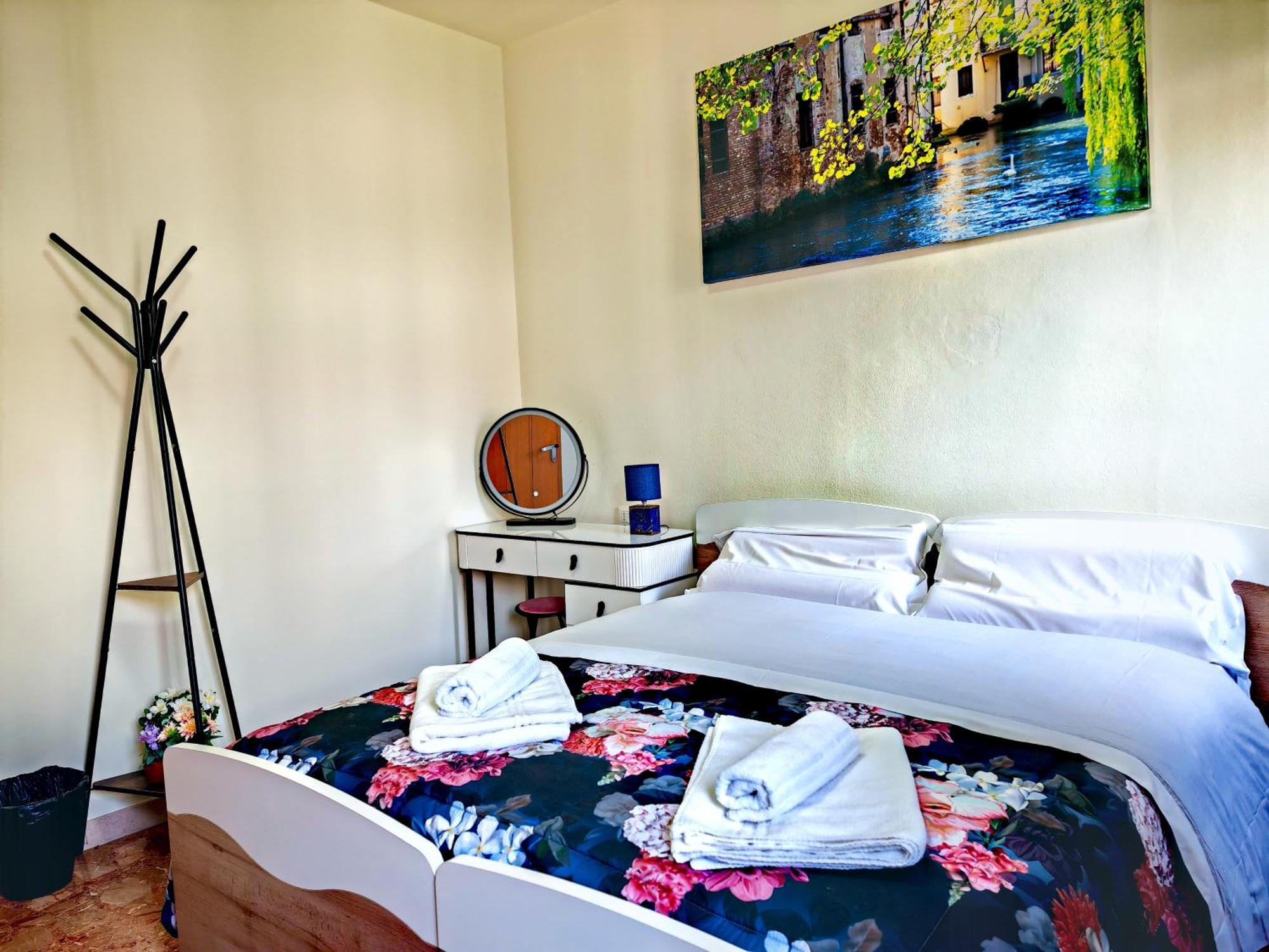 Goldmine Guest House 2 เวนิส ภายนอก รูปภาพ