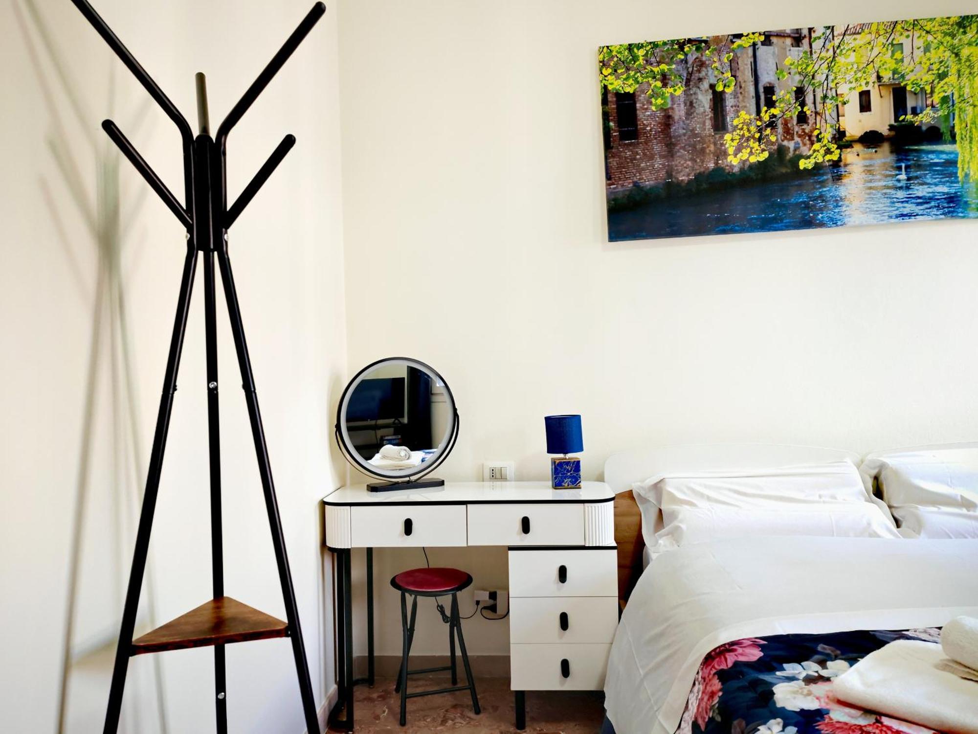 Goldmine Guest House 2 เวนิส ภายนอก รูปภาพ